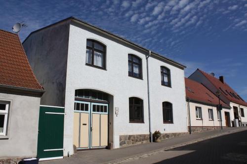 Ferienwohnung mit großem Garten und Blick zum See