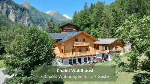 Chalet WaldHäusl luxuriöse Ferienwohnungen mit Sauna & Whirlpool, Kamin, Balkon oder Terrasse mit Bergblick in Heiligenblut am Großglockner, Österreich