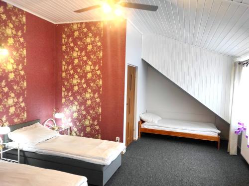 Triple Room with Private Bathroom image 4