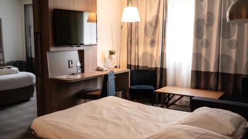 Novotel Fontainebleau Ury photo 4