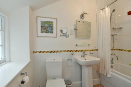 The Crown Hotel - image 2
