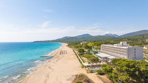 Pemandangan luar, Ninos Grand Beach Resort in Nea Thesis