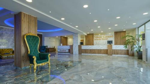 Lobi, Ninos Grand Beach Resort in Nea Thesis