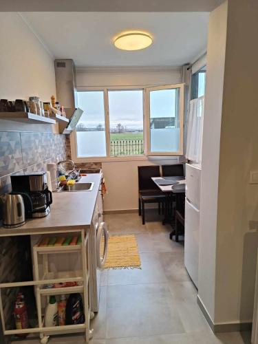 주방, Polys Apartment and Paraskevi studio with view in 프톨레마이다