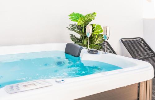 Rooftop apartment & private jacuzzi in the center by REMS, Málaga