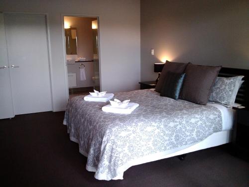 Three-Bedroom Family Suite - Water Front