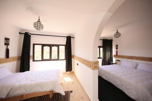 3 twin beds
