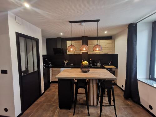 Facilities, T2 pour 4, proche Versailles, Paris et La Defense in Le Port Marly