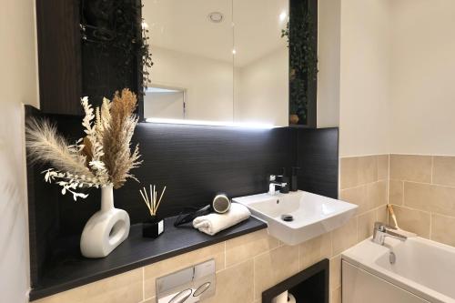 Luxury2Bedrooms 2Bathrooms-central-convenient