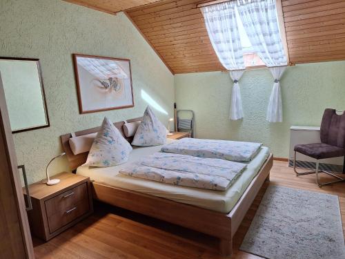 2 bedrooms, 3 beds