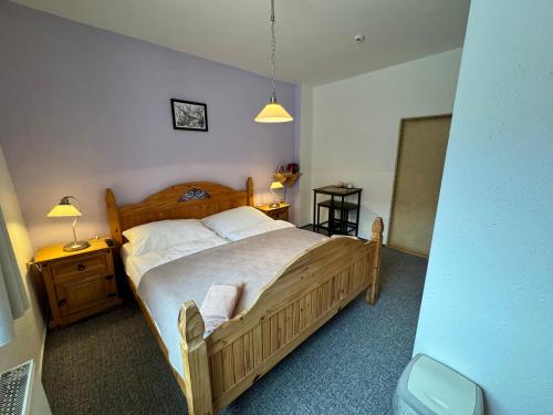 1 queen bed