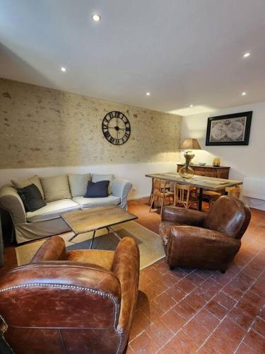 Le Nid'Ainay Maison de Village entièrement rénovée gîte à louer Ainay-le-Vieil
