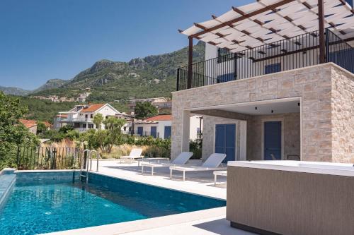 3 bedrooms, 4 beds
