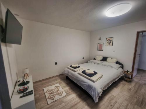 Soba - Room - Zimmer M - Accommodation - Karlovac