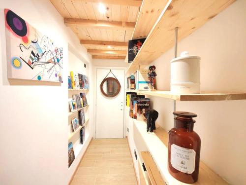 Casa MaMo: Design & Vintage above Subway, Милан
