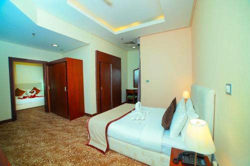 Family Room image 2