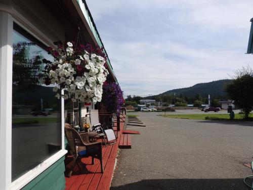Eingang, 100 Mile Motel & RV Park in 100 Mile House (BC)
