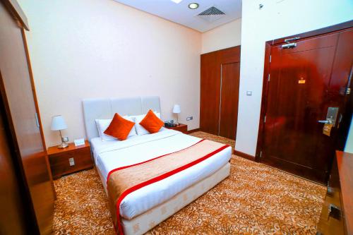 Standard Double Room image 3