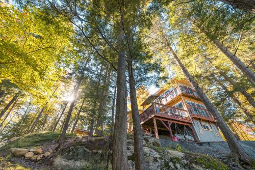 Viesnīcas āriene, LoveNestChalet - Romantic with Private Hot Tub & Fireplace in Grenville-Sur-La-Rouge (QC)