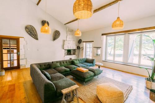 barn conversion, Dordogne La Tour-Blanche sleeps 12