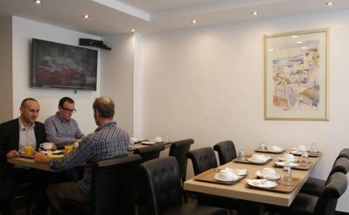 Luxor Bastille Hotel - image 10
