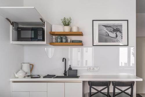 Elegant Studio with airconditioner and elevator, 9 min walk to Old town - Tap to explore photos