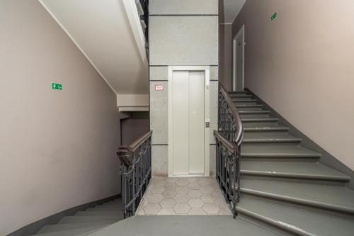 Elegant Studio with airconditioner and elevator, 9 min walk to Old town Room Type - One-Bedroom Apartment