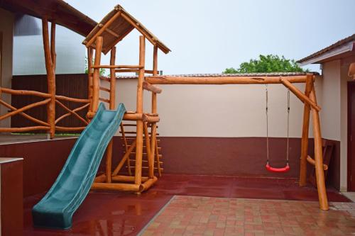 Spēļu laukums, Tündérfátyol apartmanház (Tunderfatyol apartmanhaz) in Poroszlo