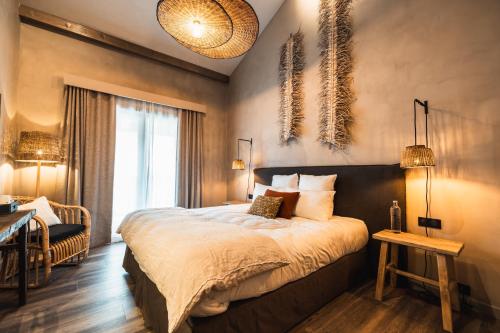 1 king bed, 2 twin beds