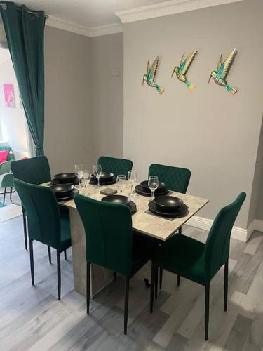 Affordable 3 Bedroom House, Sleeps 7, NG8 Wollaton in Wollaton