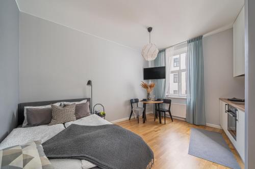 NEW! Quiet studio with elevator, 9 min walk to Old Town, Riga (foto 5)