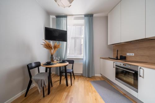 NEW! Quiet studio with elevator, 9 min walk to Old Town, Riga (foto 9)