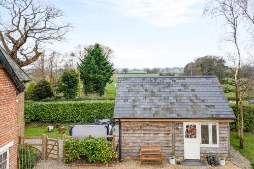 Oak Tree Hideaway