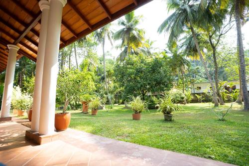 Coconut Treehouse- Villa near Unawatuna Beach