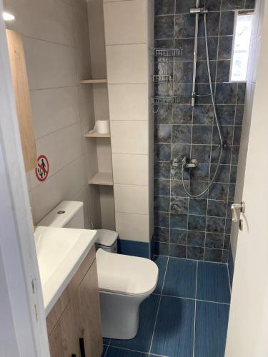 2 bedrooms, 5 beds
