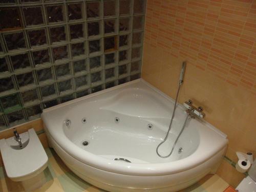 Bathroom, Hotel La Union in Fuenlabrada
