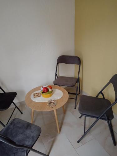 Létesítmények, Tića (Tica) in Laćarak