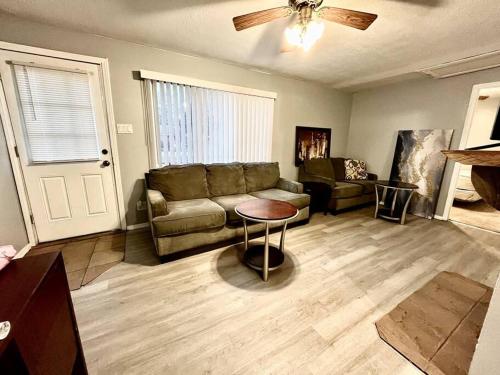 3 Bedroom Beach Park Home near Naval Base in Beach Park, USA