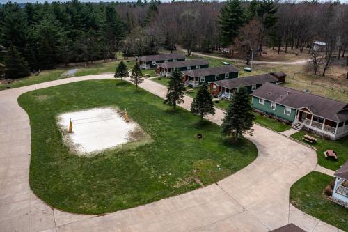 3br Getaway With Dining At Riviera Resort in Neillsville, USA
