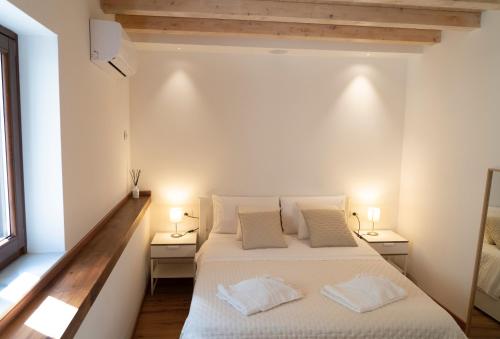 Monteleone Apartment, Palermo