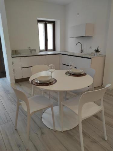 Appartamento Via Varesella - Apartment - Brezzo