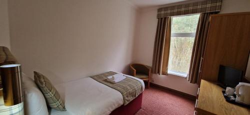 Loch Long Hotel - image 3