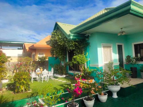 外観, Private 2-Floors Bedroom near DVO Airport in カバンティアン