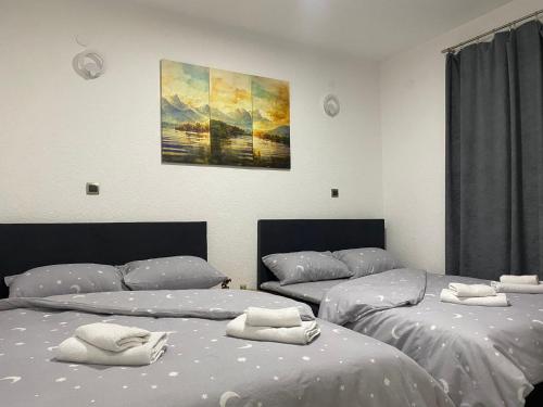2 double beds