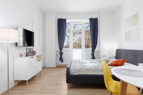 Quiet apartment with kitchen near the metro, Прага