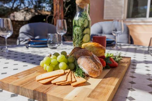 Stunning Countryside Villa w Private Garden & Pool in Alte