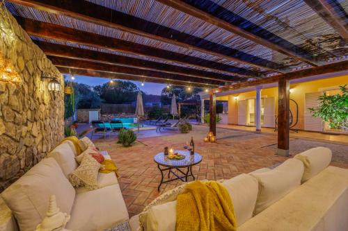 Stunning Countryside Villa w Private Garden & Pool in Alte