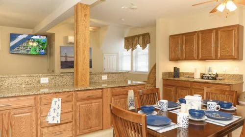 Bay Ridge unit by Downtown Annapolis and Quiet Waters Park in Annapolis, USA
