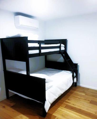 3 bedroom family apartment near Chadstone