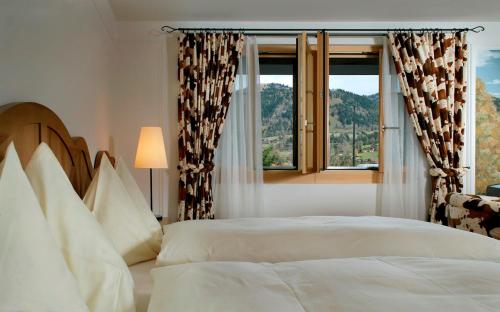 2 bedrooms, 4 beds